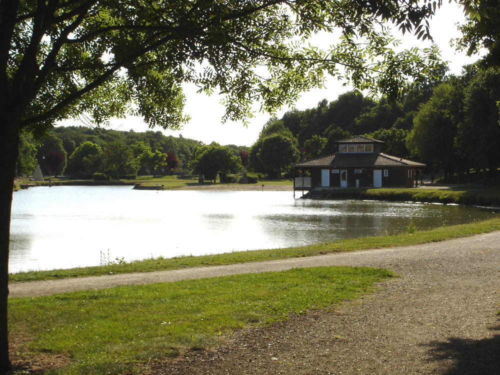 Aire de Service de Camping-Car de Saint-Martin l'Ars, Saint-Martin-l'Ars - photo 3