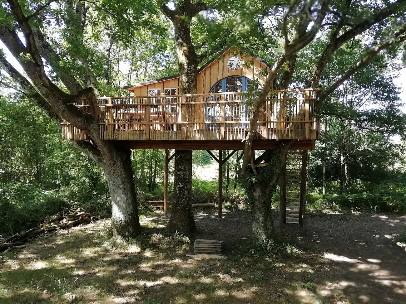 Domaine Chantoiseau - Cabane dans les arbres, Tente trappeur, Tipi