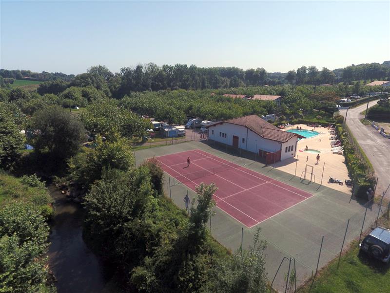Terrain de tennis du Camping Larrouleta