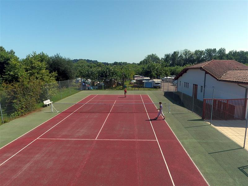 Terrain de tennis du Camping Larrouleta