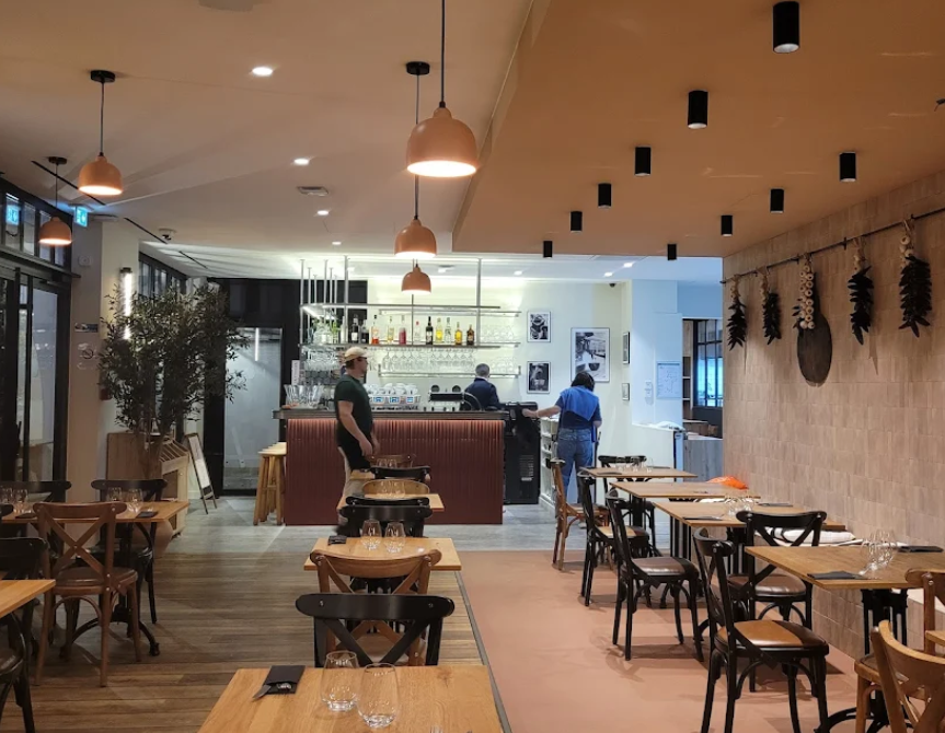 https://cdt64.media.tourinsoft.eu/upload/txikitalia-hendaye-interieur.PNG
